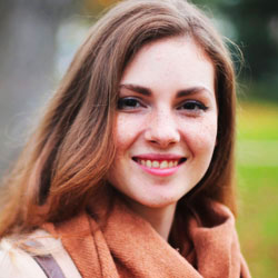 A woman smiling primary care online